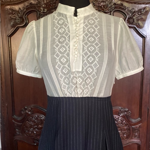 NWT BCBG MAXAZRIA WHITE BLOUSE/BLUE PINSTRIPE SKIRT DRESS, SIZE6 - Picture 4 of 11